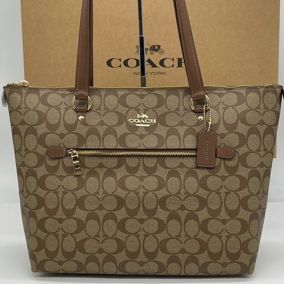 Coach Handbags - Coach Gallery Tote Bag in Signature Canvas